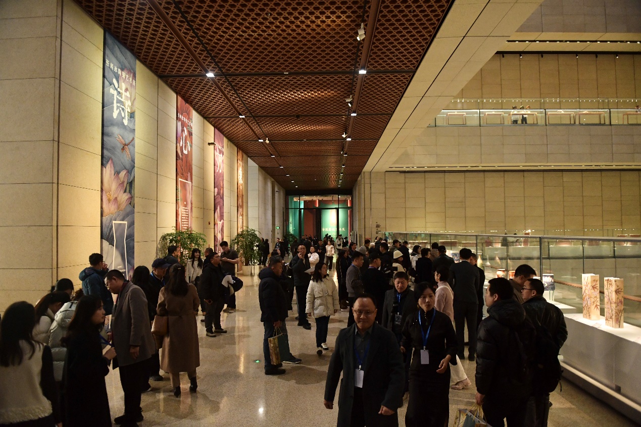 倡扬东方新古典美学：“诗心万象——张闻冰陶瓷艺术展”在京启幕
