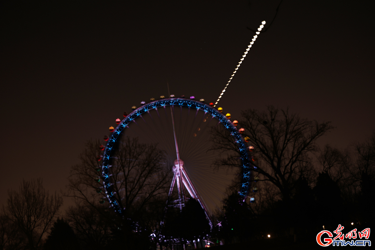 元宵节牵手月全食｜天幕悬红镜，人间闹元宵