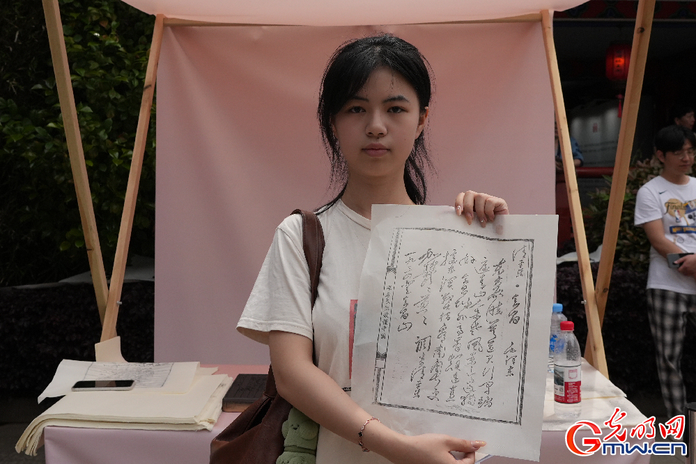 江西南昌：长征精神在指尖与诵读中传承