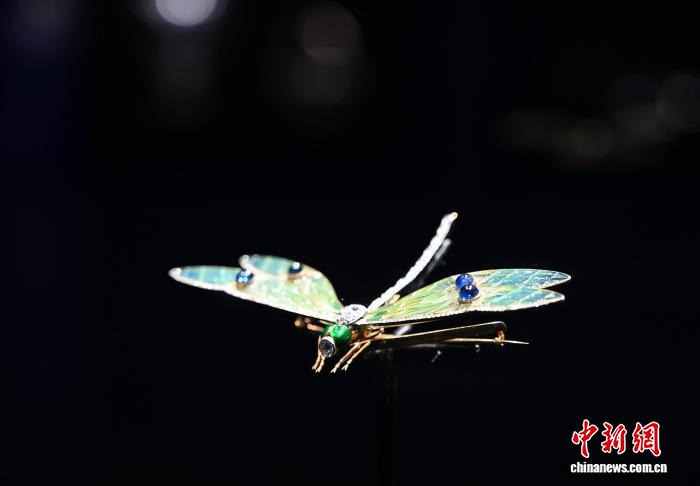 在内蒙古博物院“探宝”:东西方珍宝跨越500年同台