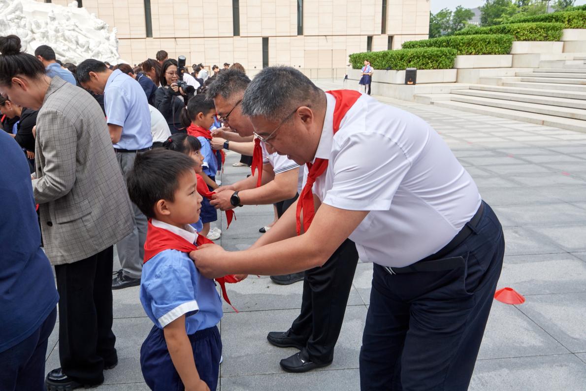 “童心向党 逐梦前行”主题教育活动在党史展览馆举行