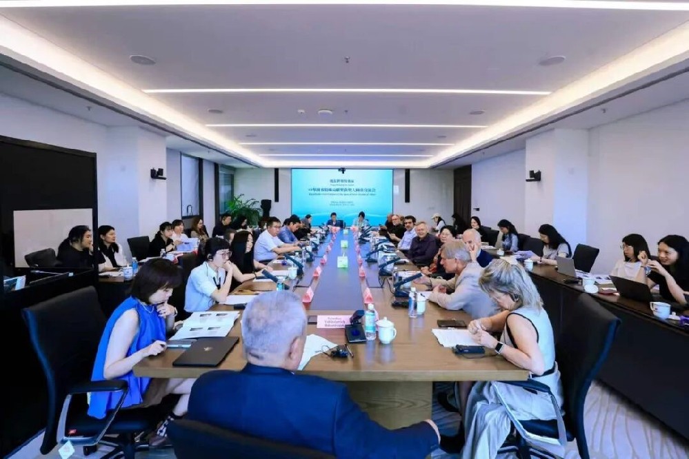 书页连接世界!中外作家出版人共话中国图书海外传播 书页连接世界!中外作家出版人共话中国图书海外传播