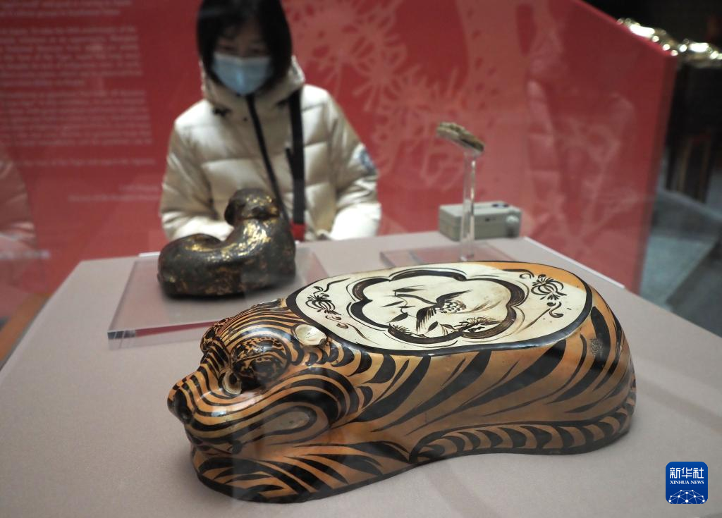 中日虎年迎春展在沪开幕