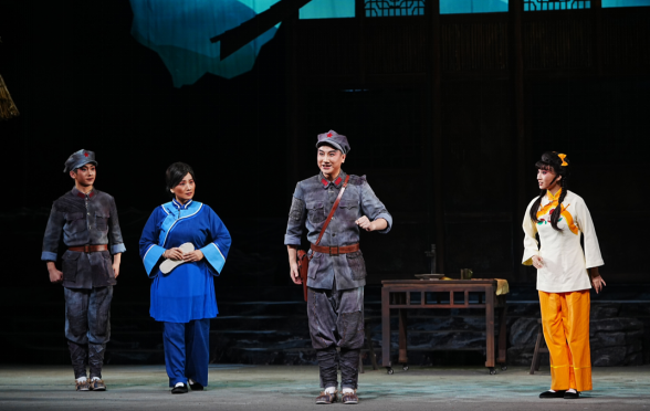 大型现代川剧《红漫巴山》在京上演