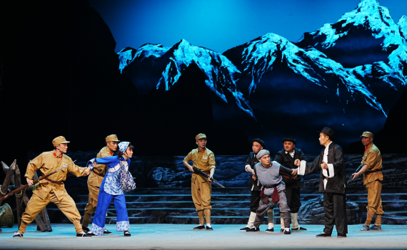 大型现代川剧《红漫巴山》在京上演