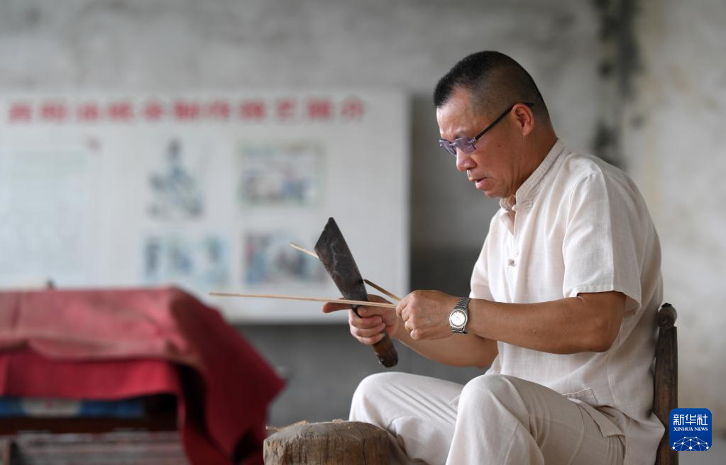 匠心传承非遗制伞技艺