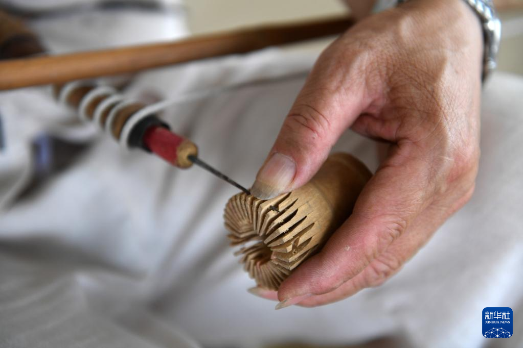 匠心传承非遗制伞技艺