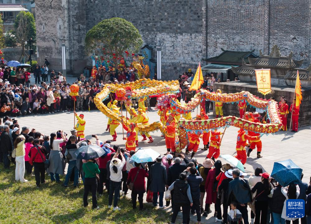四川泸县:“二月二”舞龙盼丰收