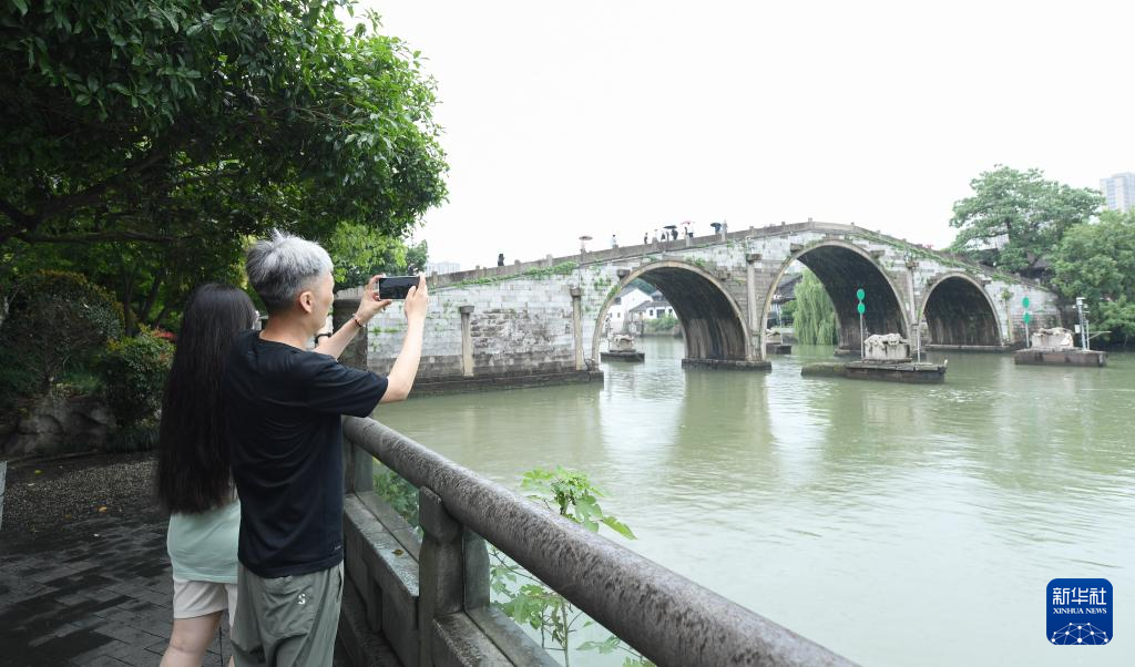 在京杭大运河南端来场“City Walk”