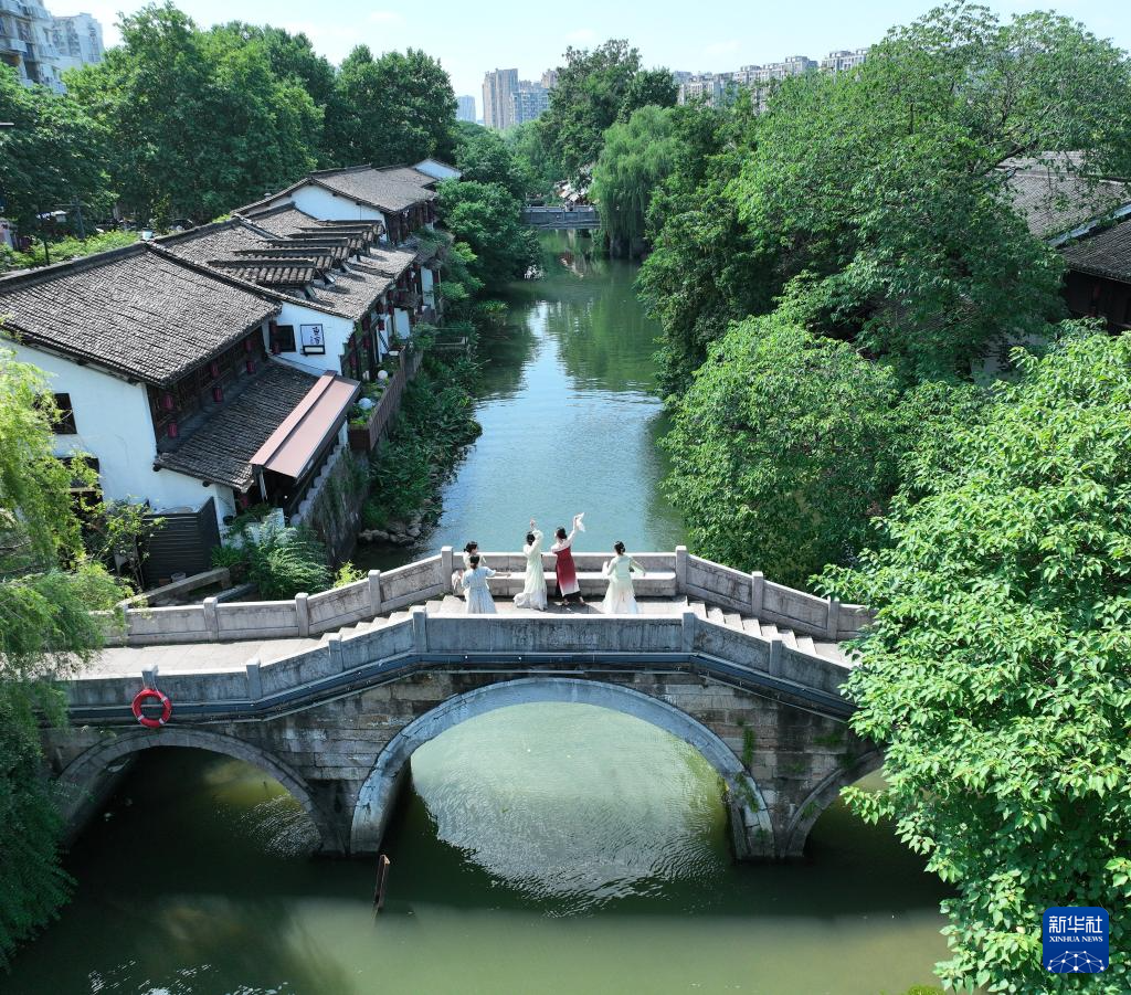 在京杭大运河南端来场“City Walk”