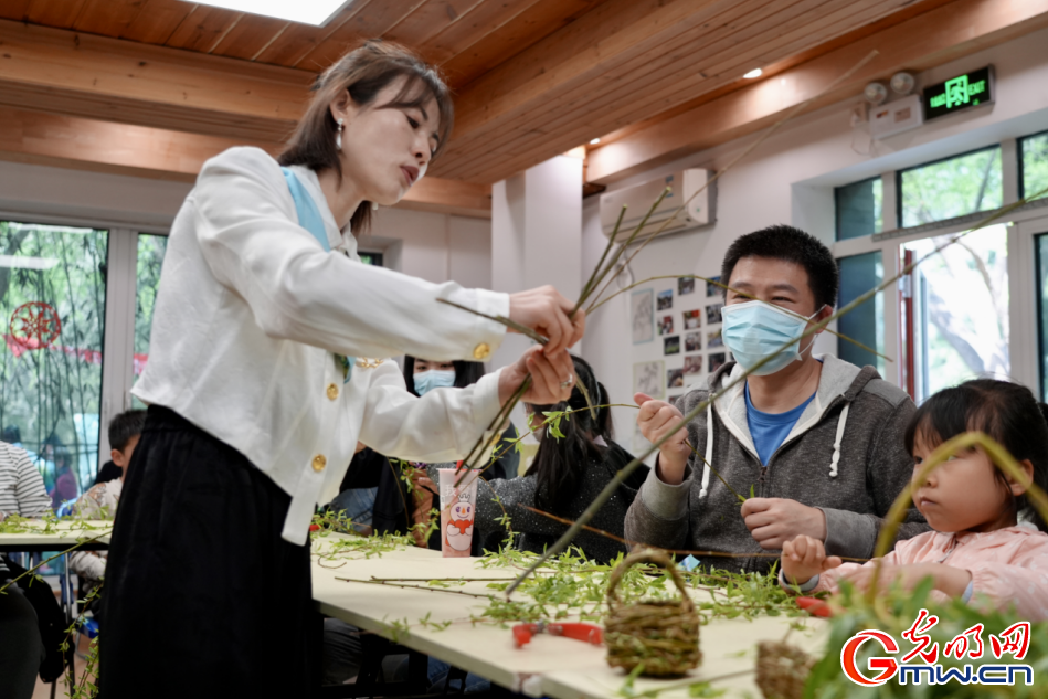 【网络中国节】组图丨清明到 柳篮编
