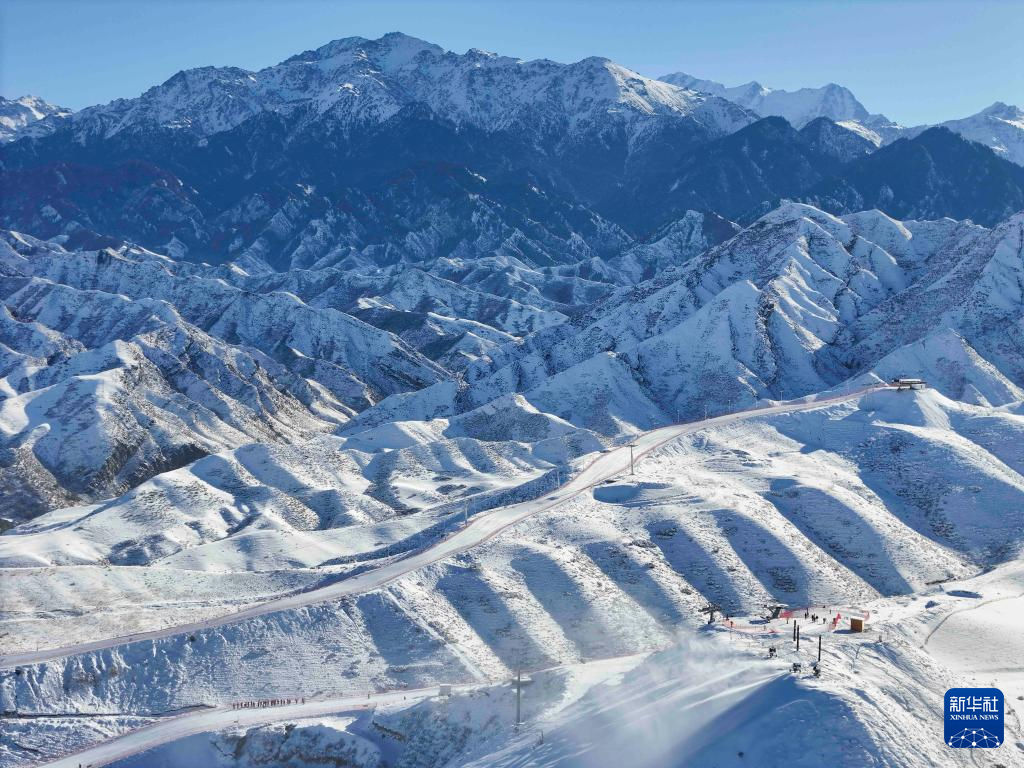 冰雪运动成就新疆文旅新名片