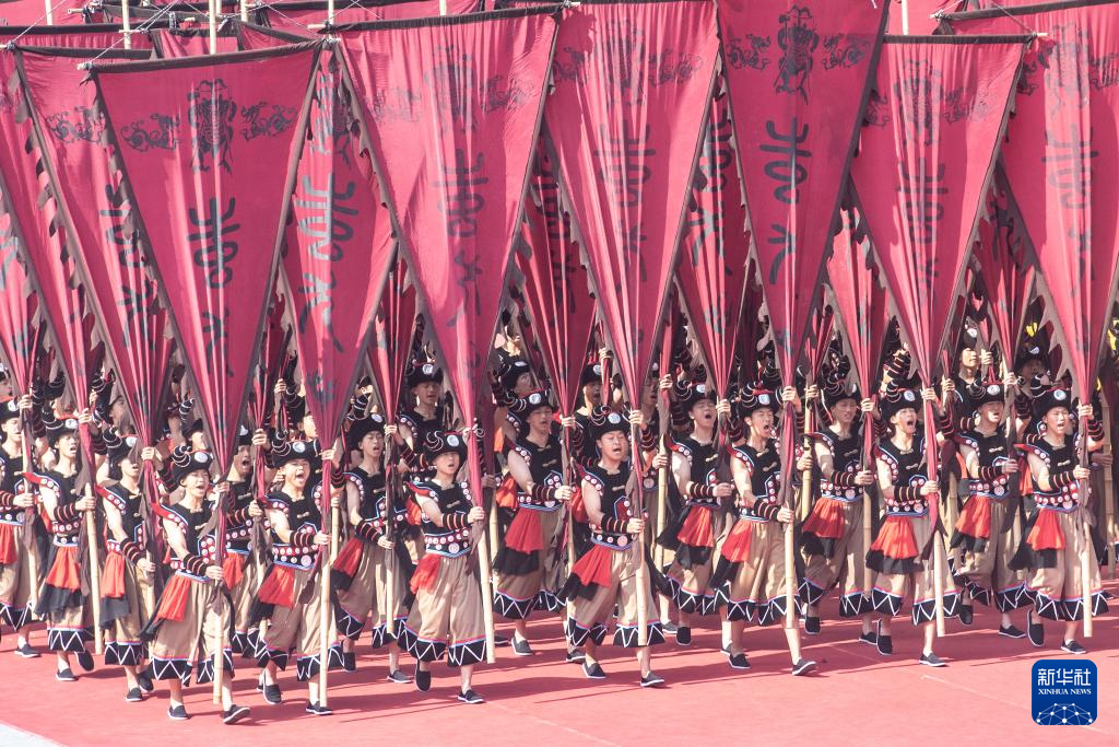 重庆:欢庆苗族传统节日踩花山节