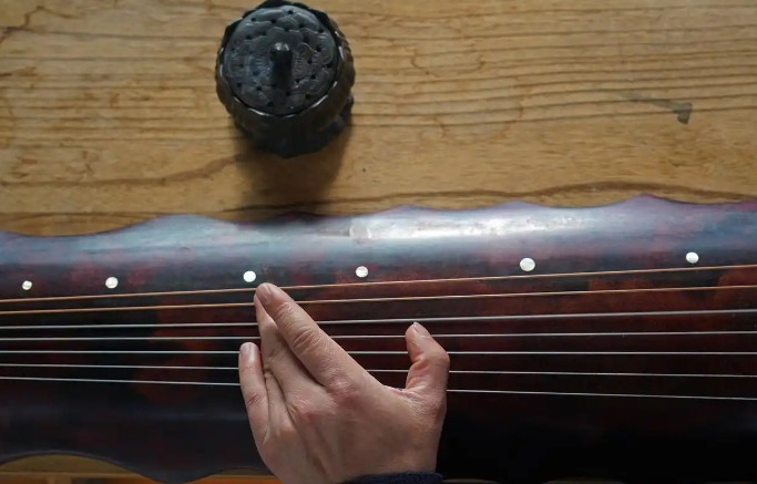 【文化和自然遗产日】漫动时节丨七弦拨动山河韵，一器承载中国风