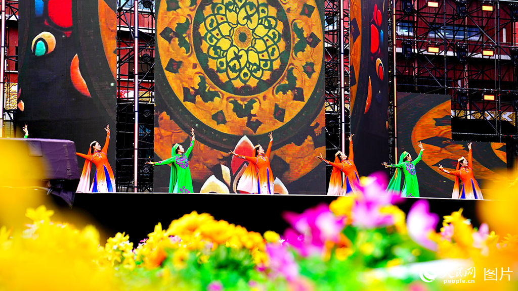 2025年藏族服饰文化艺术节盛大启幕