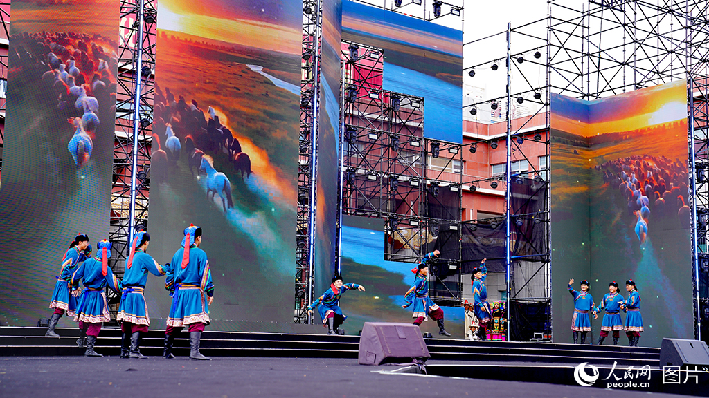 2025年藏族服饰文化艺术节盛大启幕
