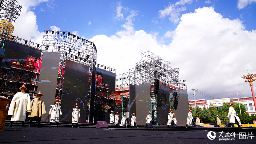 2025年藏族服饰文化艺术节盛大启幕