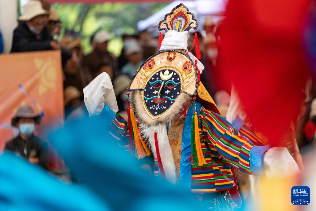 西藏拉萨:欢度雪顿佳节 共享藏戏盛宴