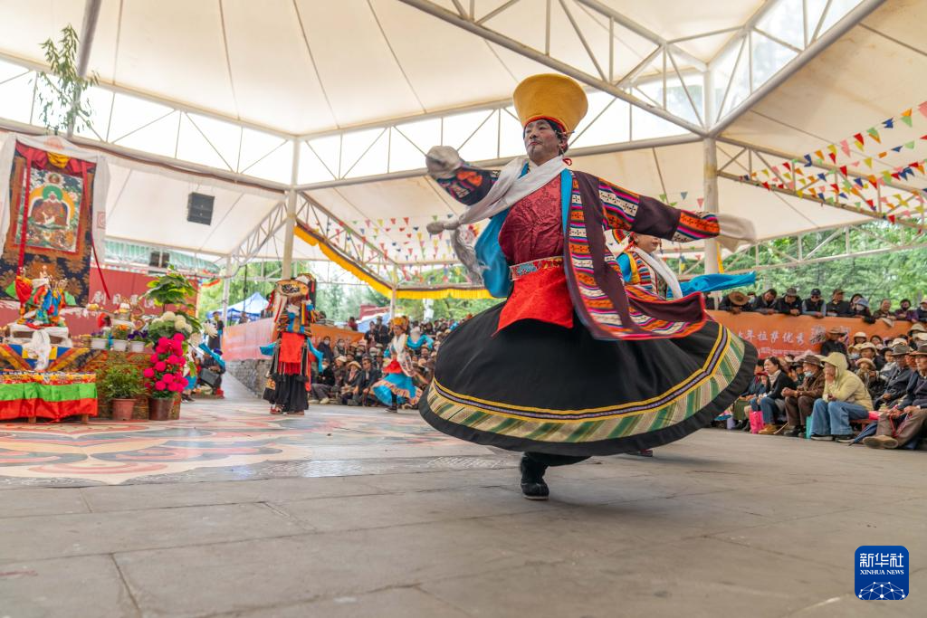 西藏拉萨:欢度雪顿佳节 共享藏戏盛宴