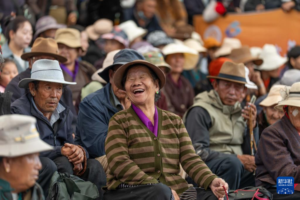 西藏拉萨:欢度雪顿佳节 共享藏戏盛宴
