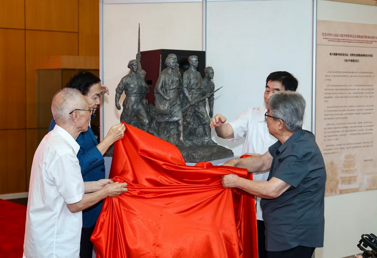 雕塑为碑，文献为证：这场展览以艺术之名传承抗战记忆与和平信念