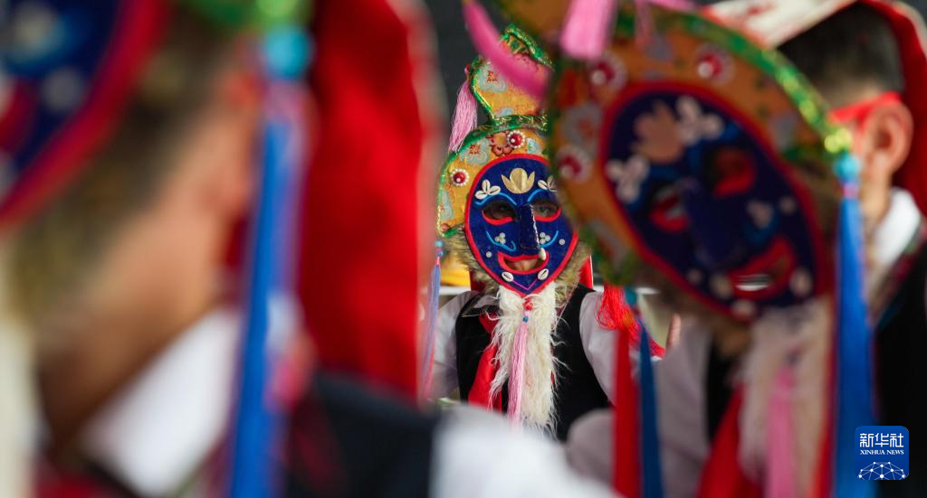 西藏的孩子:嘹亮童声焕新藏戏