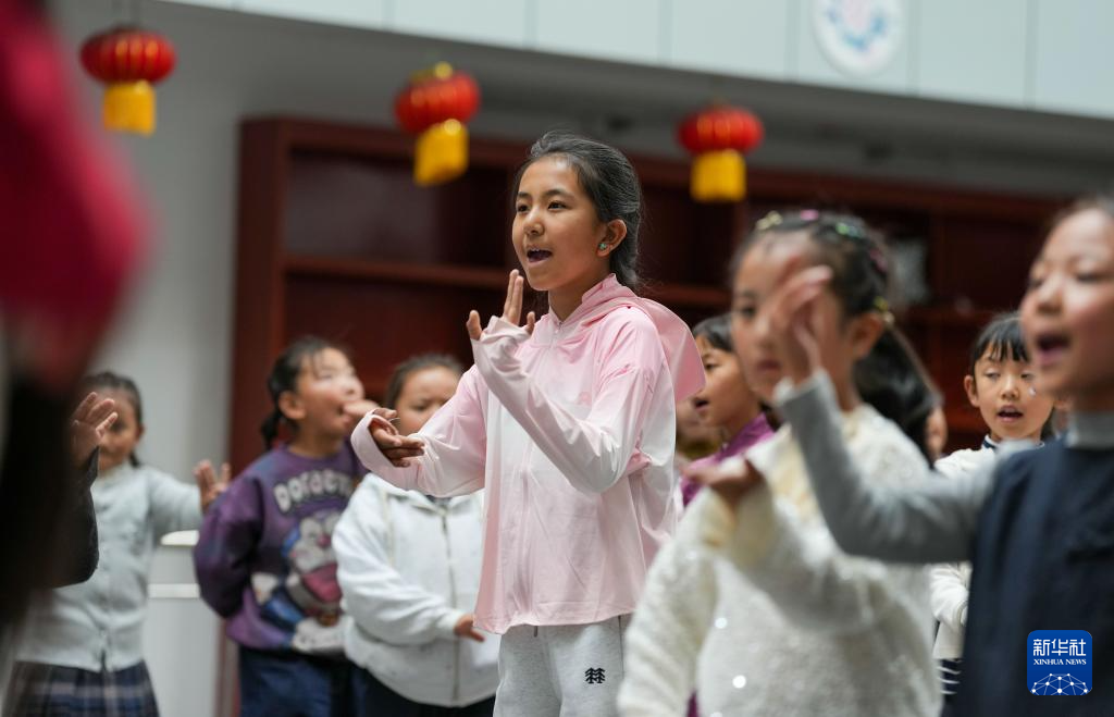 西藏的孩子:嘹亮童声焕新藏戏
