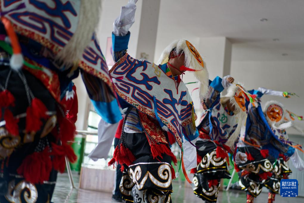 西藏的孩子:嘹亮童声焕新藏戏