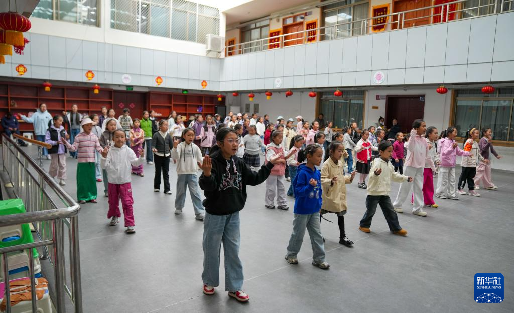 西藏的孩子:嘹亮童声焕新藏戏