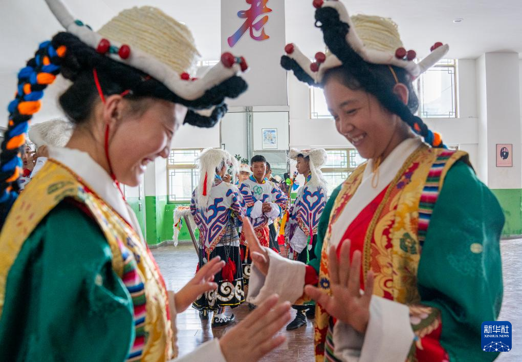 西藏的孩子:嘹亮童声焕新藏戏