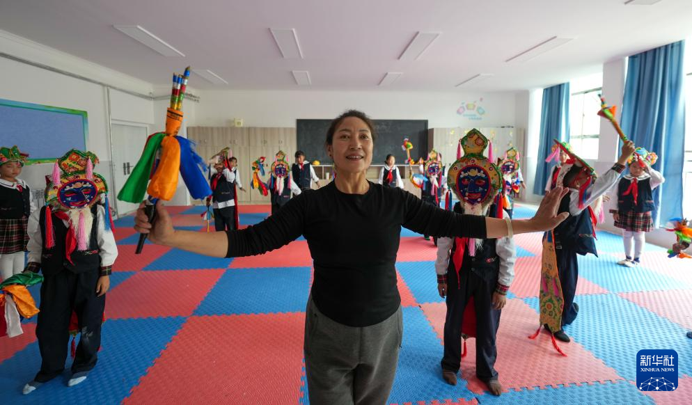 西藏的孩子:嘹亮童声焕新藏戏