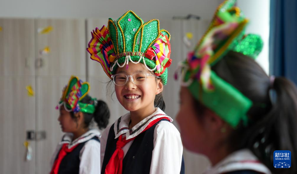 西藏的孩子:嘹亮童声焕新藏戏