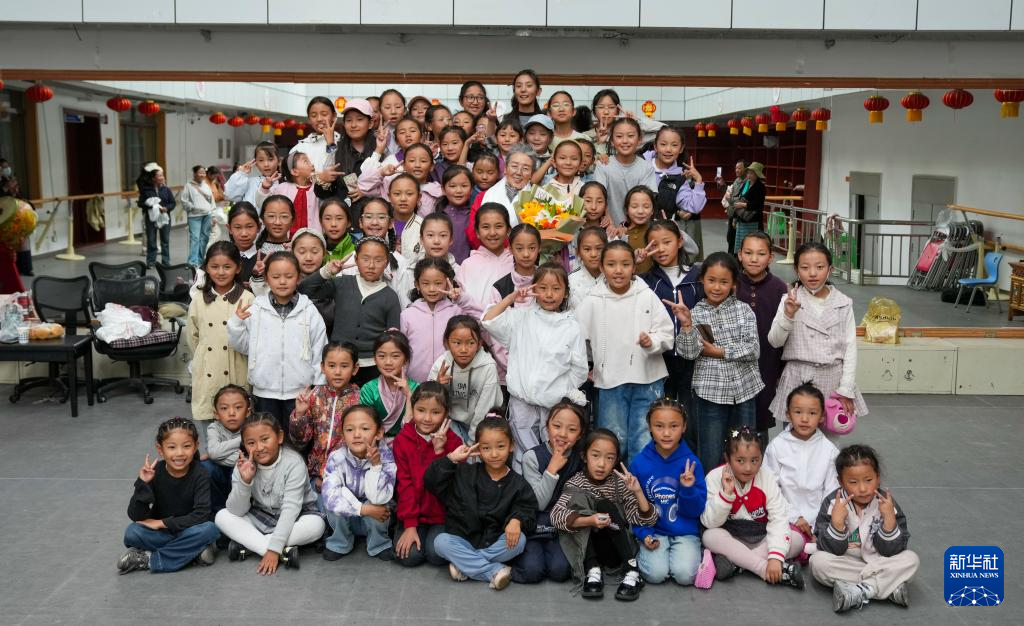 西藏的孩子:嘹亮童声焕新藏戏