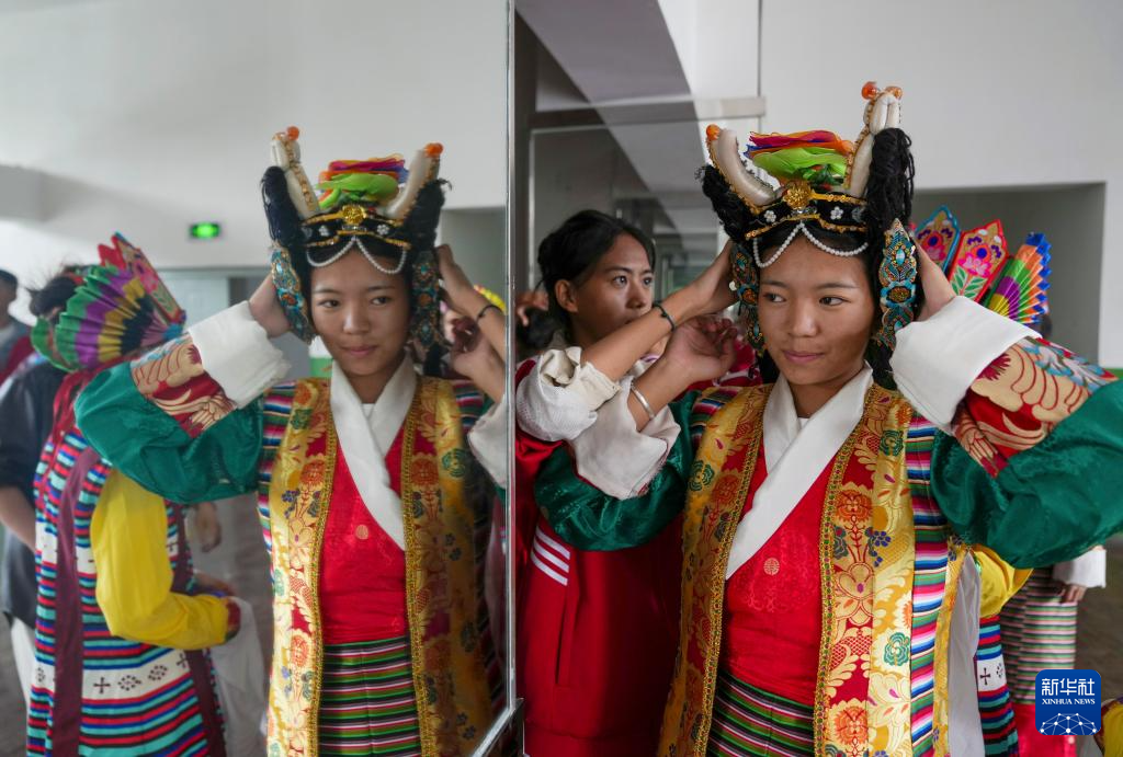 西藏的孩子:嘹亮童声焕新藏戏