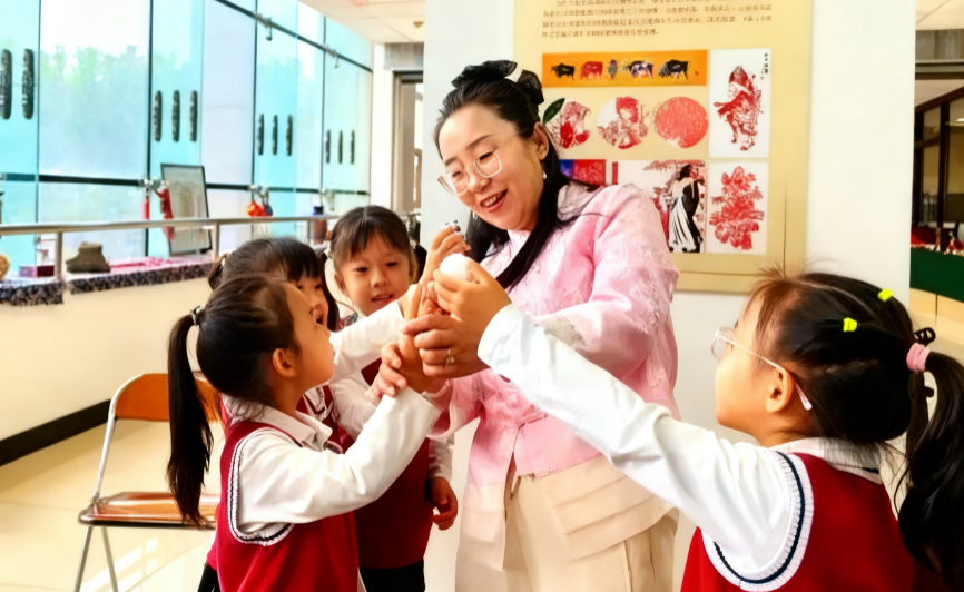 【网络中国节】诵名篇、捏面塑、赴诗会,多场文化之旅喜迎中秋 【网络中国节】诵名篇、捏面塑、赴诗会,多场文化之旅喜迎中秋