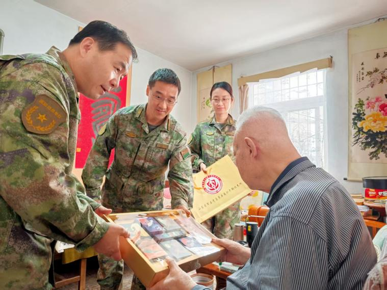 【网络中国节】山东青岛：手工月饼传温情 中秋敬老暖人心