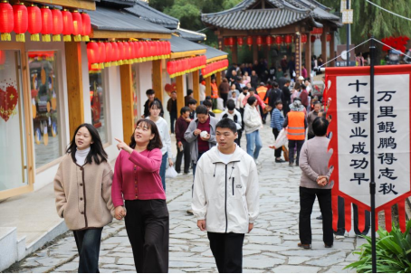 【网络中国节】河南洛阳:古村月圆时,状元巡游振兴路 【网络中国节】河南洛阳:古村月圆时,状元巡游振兴路