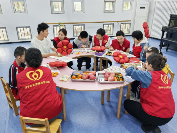 【网络中国节】国与家撞个满怀 爱与暖圆梦童心 ——济宁公益力量的温情“守望”