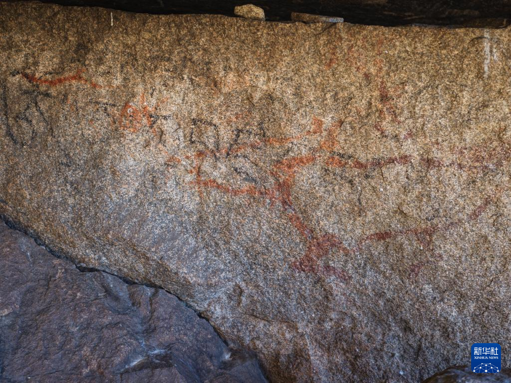 走近甘孜岩画