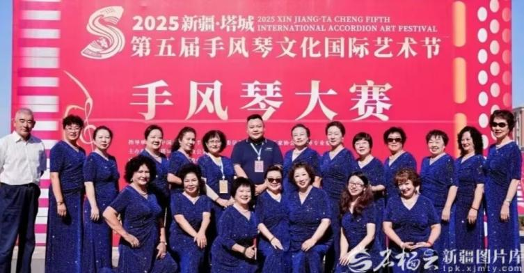 银发课堂里的“第二人生”