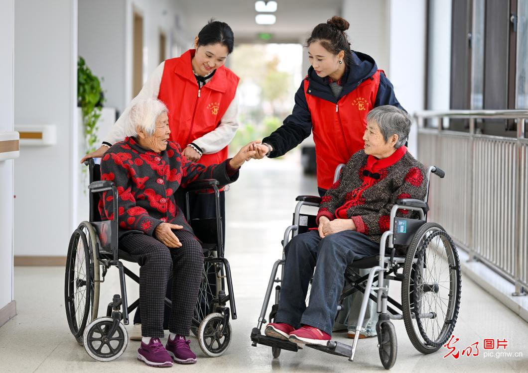 “养老”变“享老”，温暖在身边