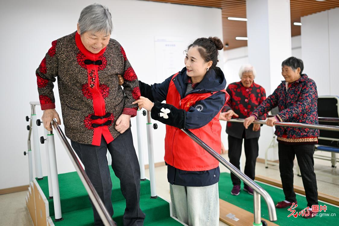 “养老”变“享老”，温暖在身边