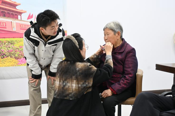 【网络中国节】河南洛阳：132张“天安门”合影定格乡村老人“北京梦”