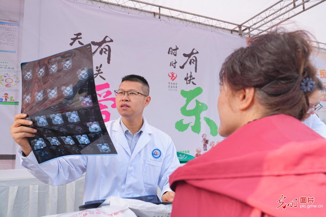 敬老送关怀 服务暖人心