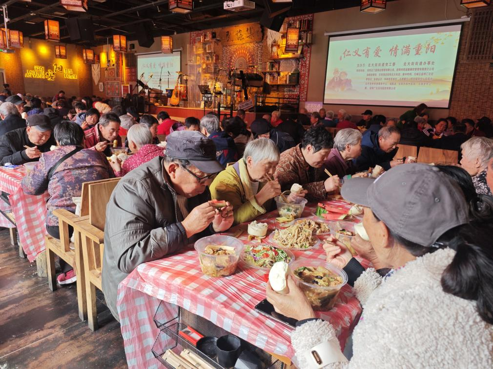 【网络中国节】河南安阳文峰区：一场仁义有爱的重阳百家宴