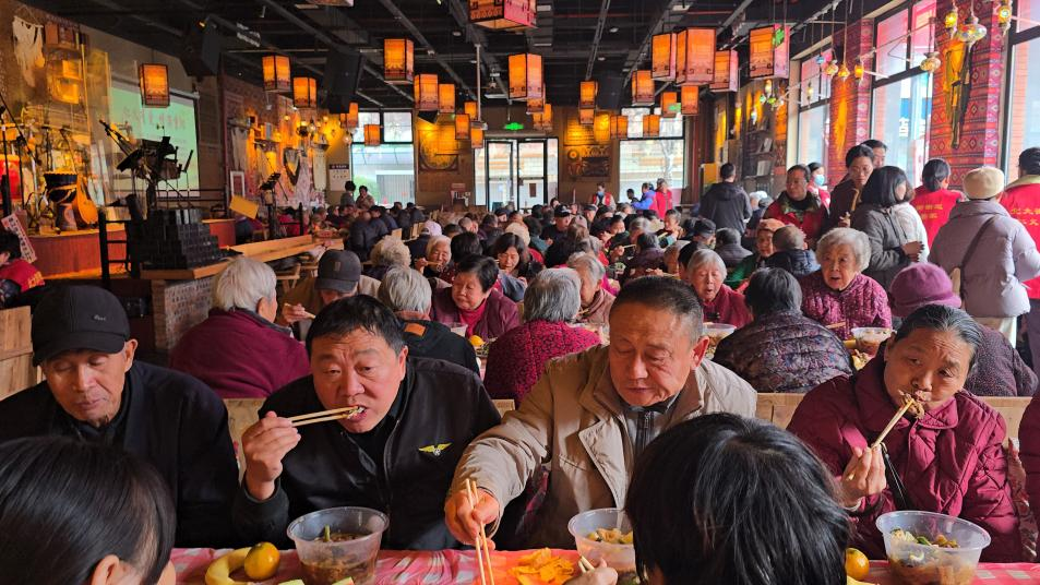 【网络中国节】河南安阳文峰区：一场仁义有爱的重阳百家宴