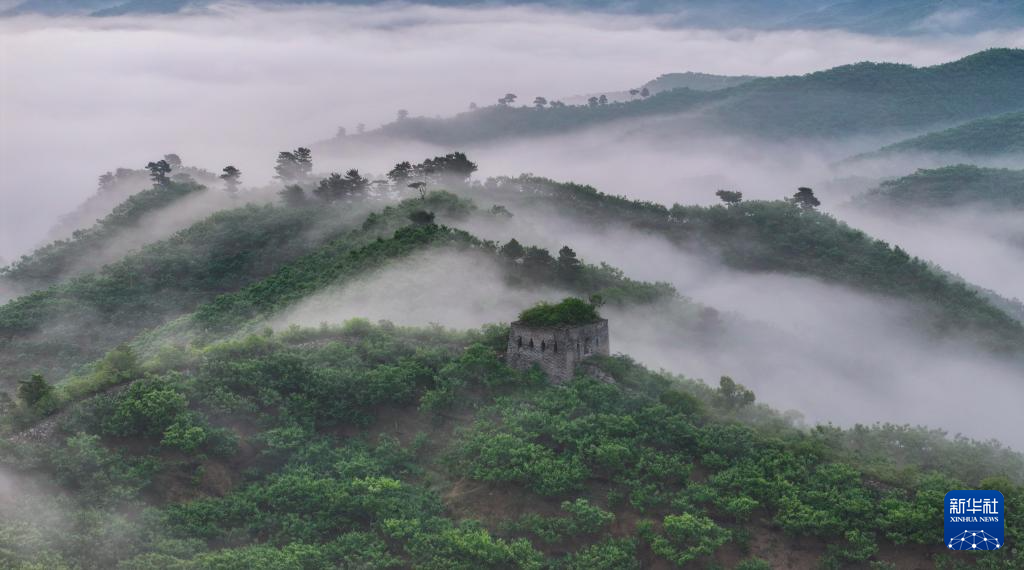 长城晨景