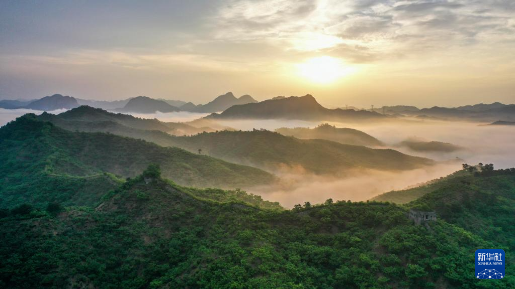 长城晨景