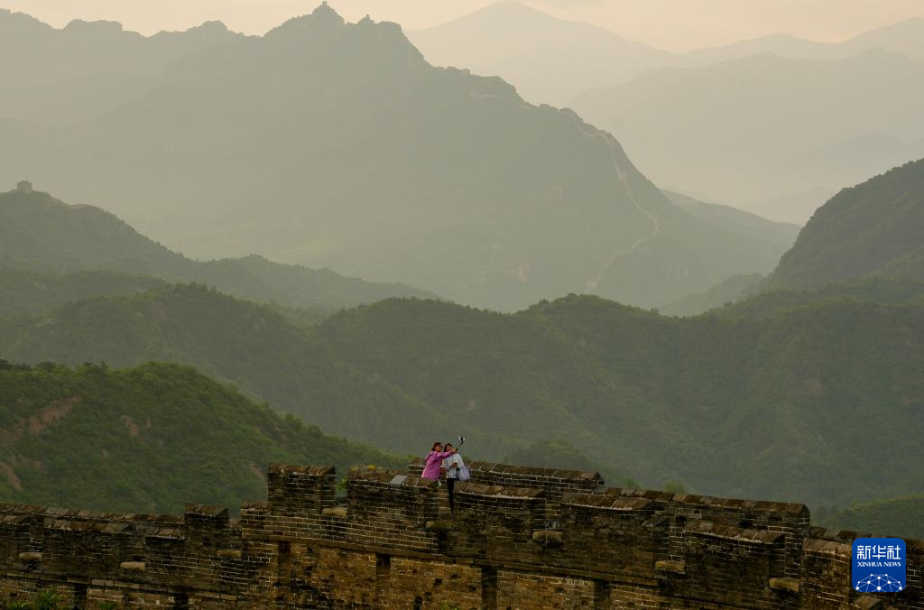 长城晨景