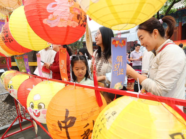 传统民俗焕新 消费场景拓展